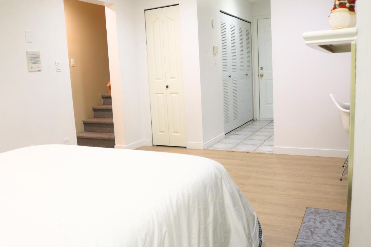 Pristine 3 Beds 2 Washroom Guest Suite Surrey Exterior foto
