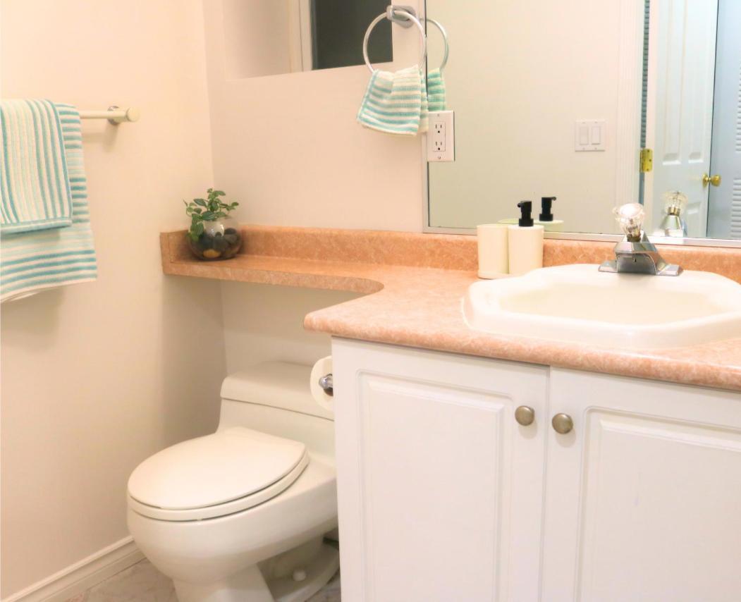 Pristine 3 Beds 2 Washroom Guest Suite Surrey Exterior foto