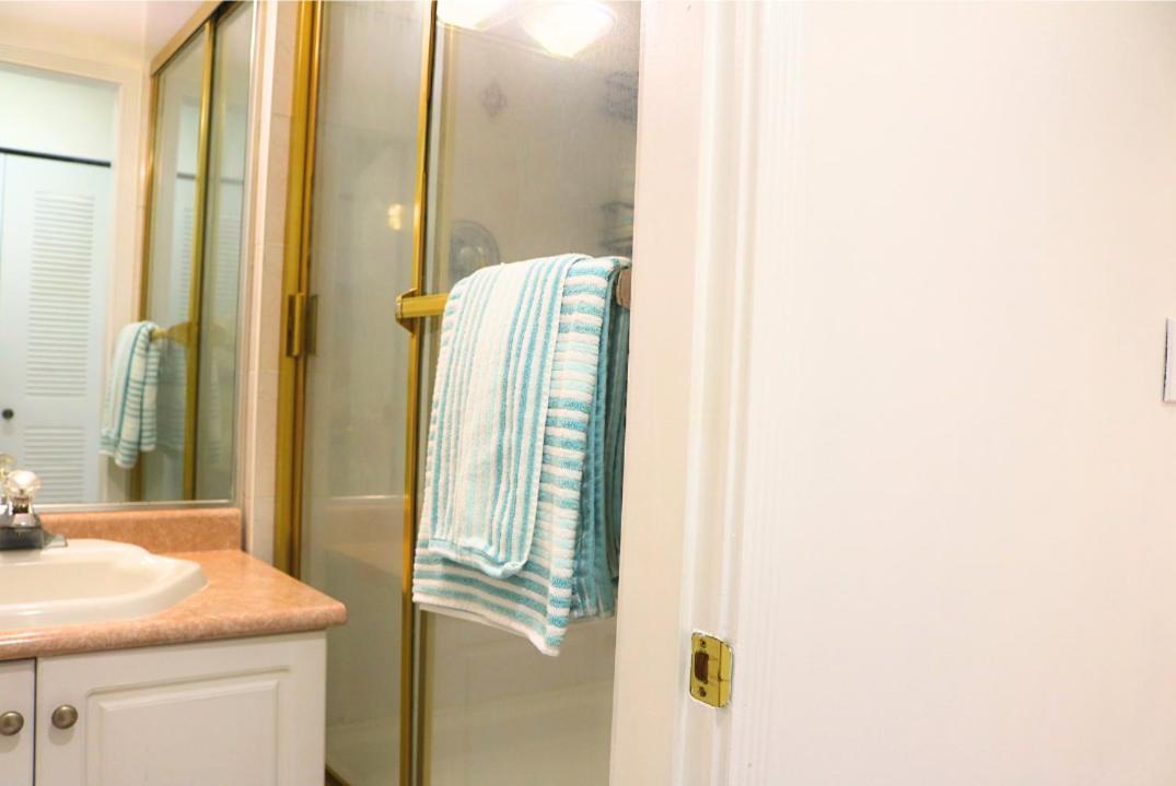 Pristine 3 Beds 2 Washroom Guest Suite Surrey Exterior foto